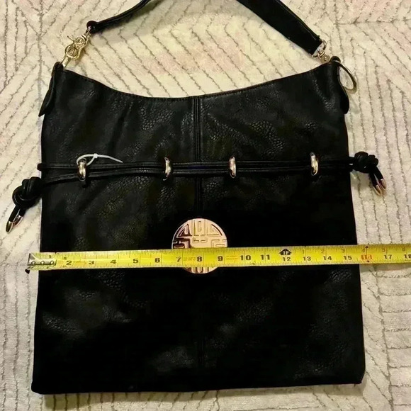 Ladies black purse. Super soft. Gorgeous! - Picture 4 of 5